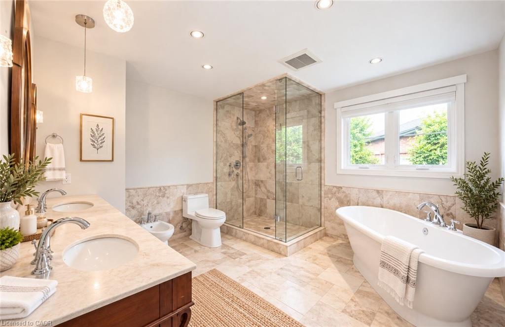 500 Blenheim Crescent Property Photo 22