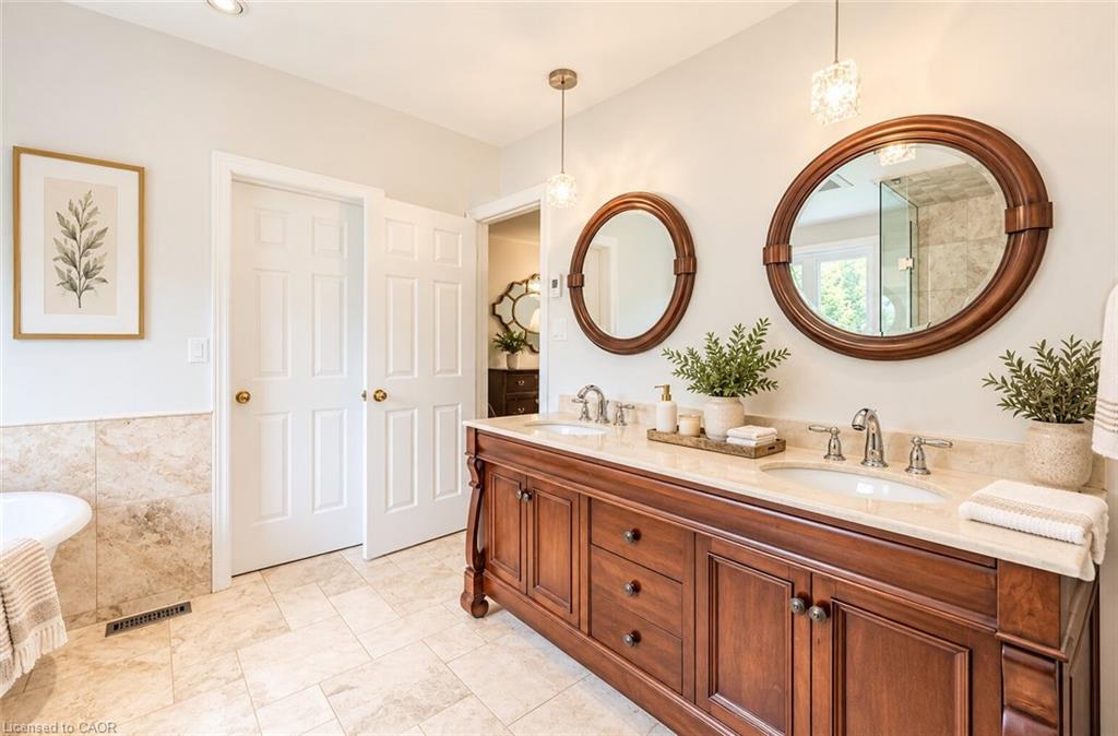 500 Blenheim Crescent Property Photo 23