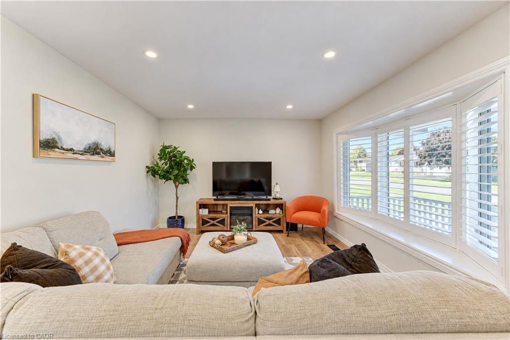 23 Jacob Street W Property Photo 6
