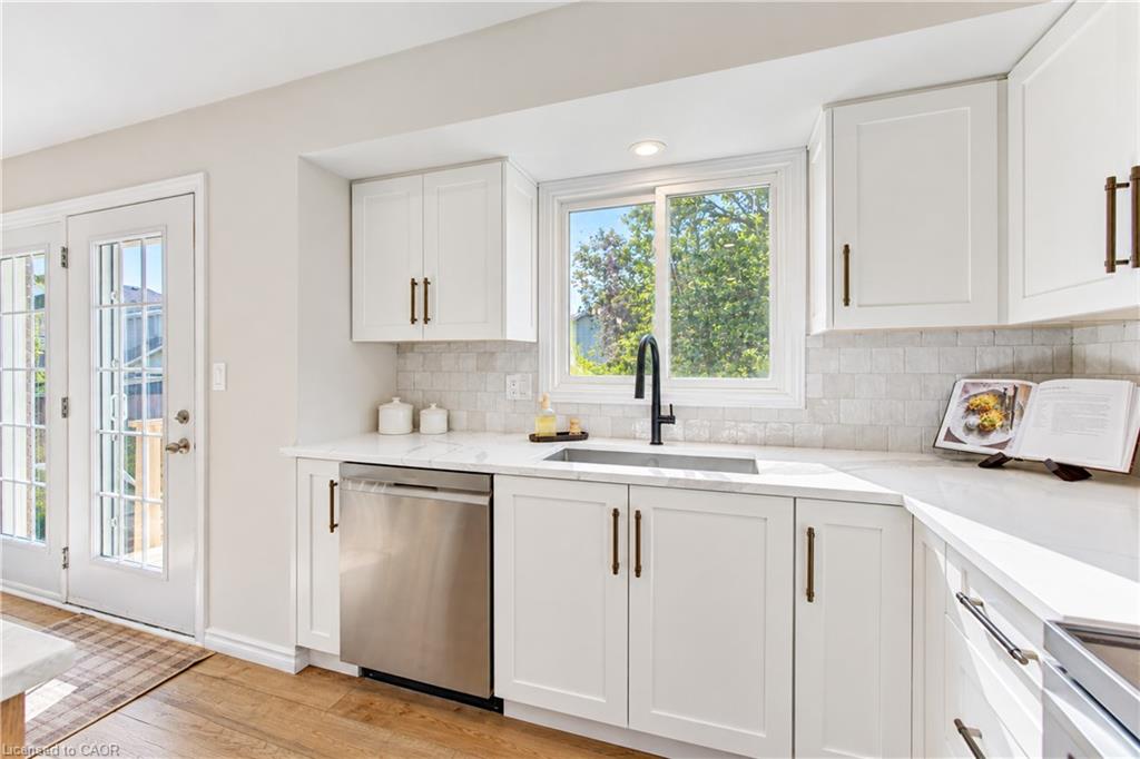 23 Jacob Street W Property Photo 10
