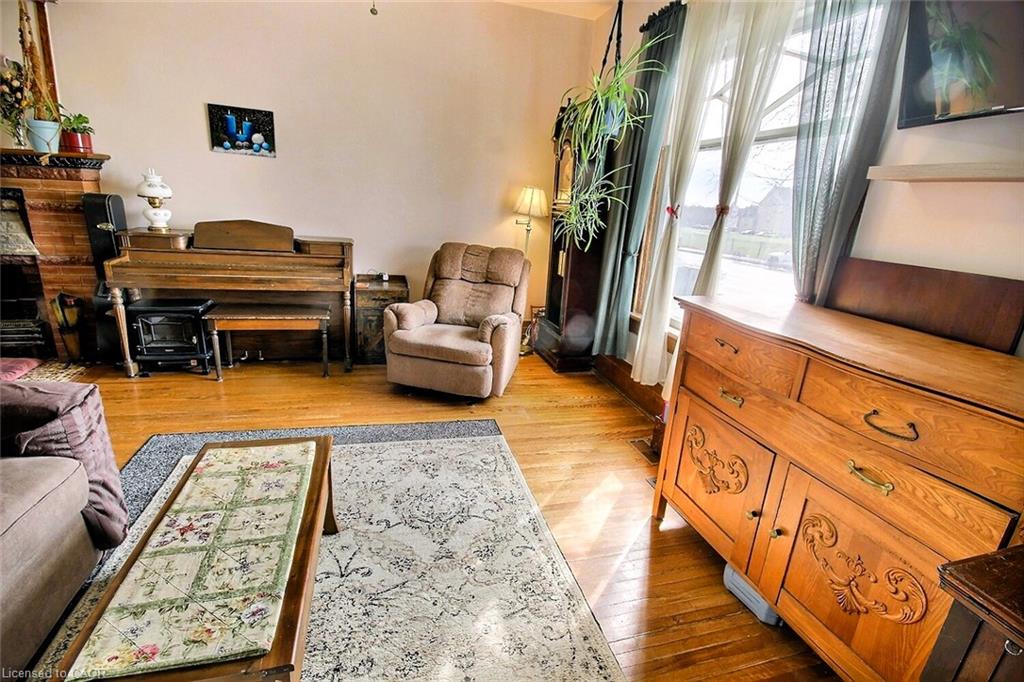 223 Water Street N Property Photo 4
