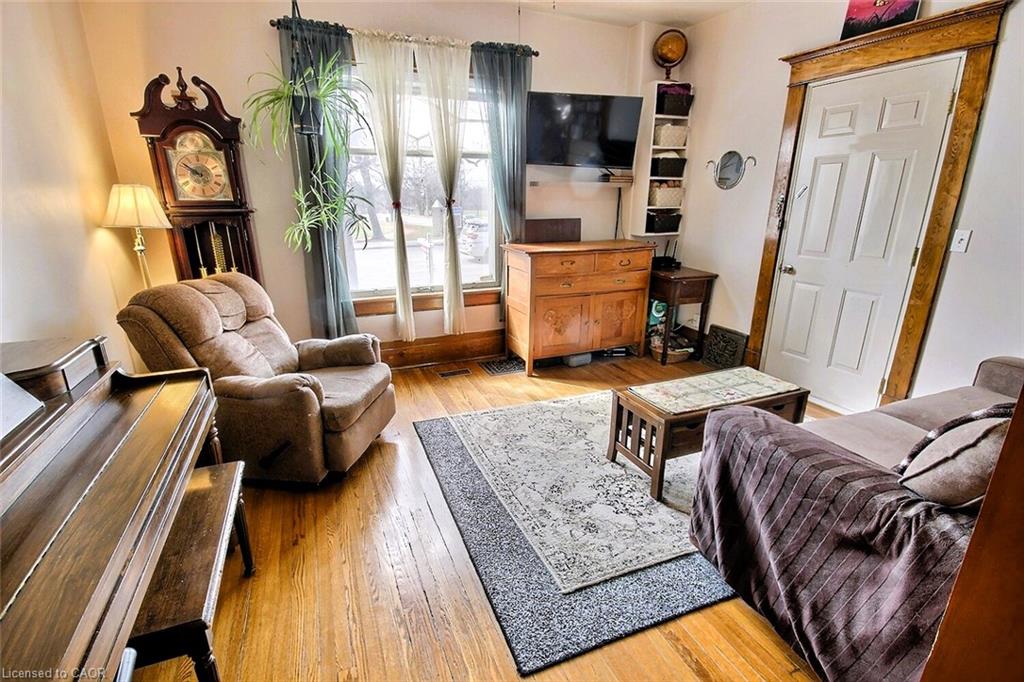 223 Water Street N Property Photo 5