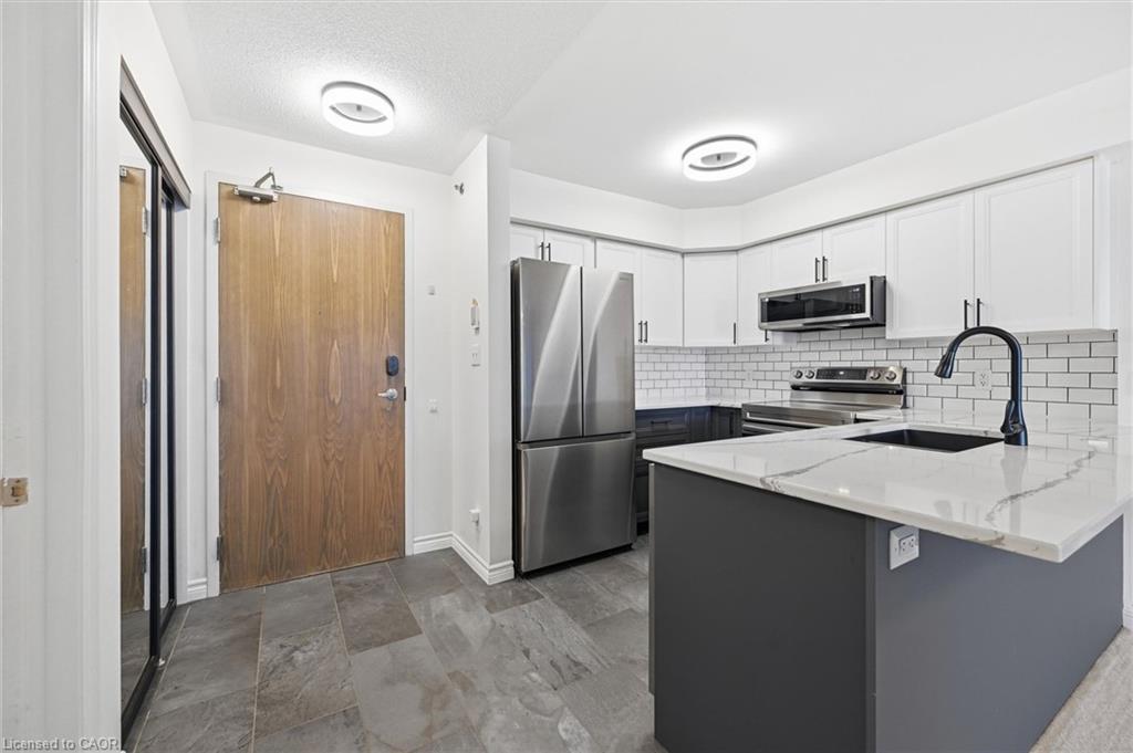 429-3070 Rotary Way Property Photo 2