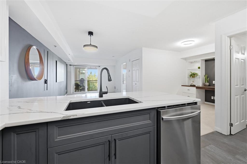 429-3070 Rotary Way Property Photo 4