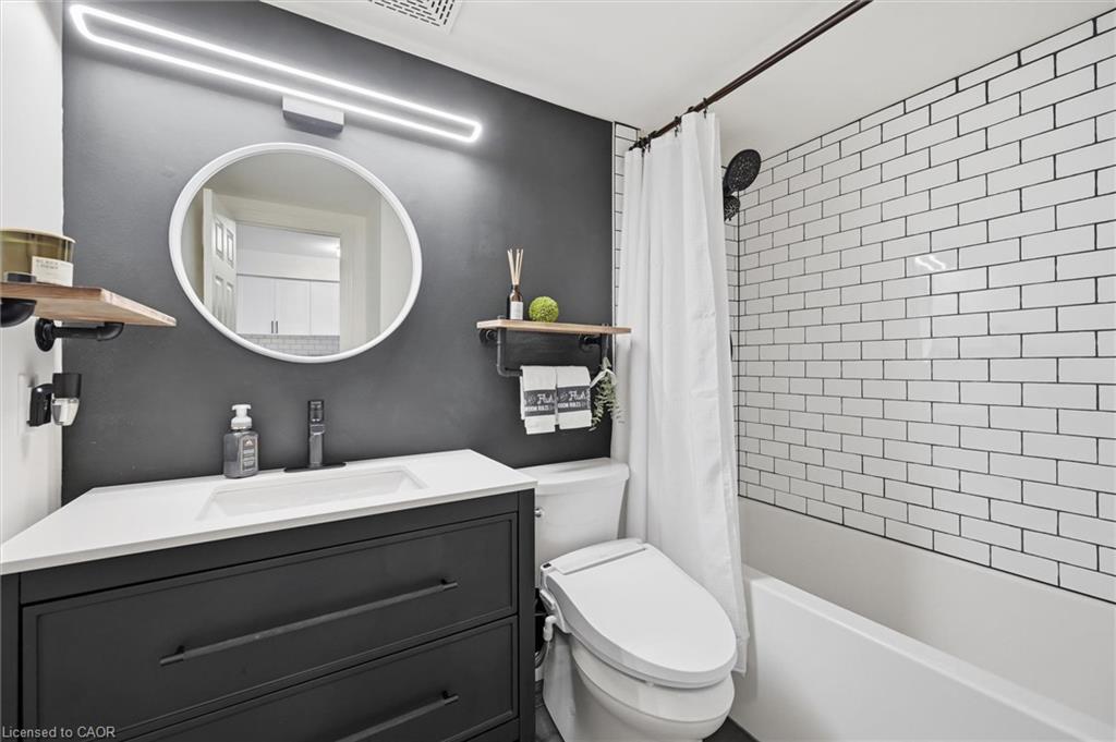 429-3070 Rotary Way Property Photo 5
