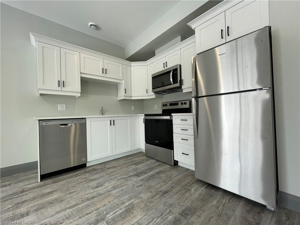 301-600 Norfolk Street Property Photo 2