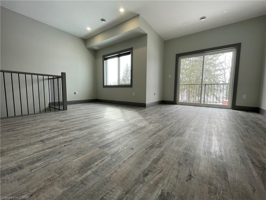 301-600 Norfolk Street Property Photo 3