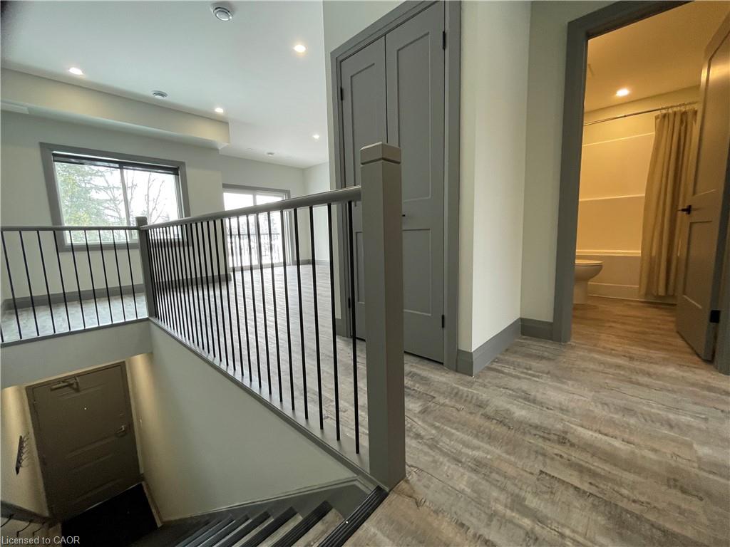 301-600 Norfolk Street Property Photo 4