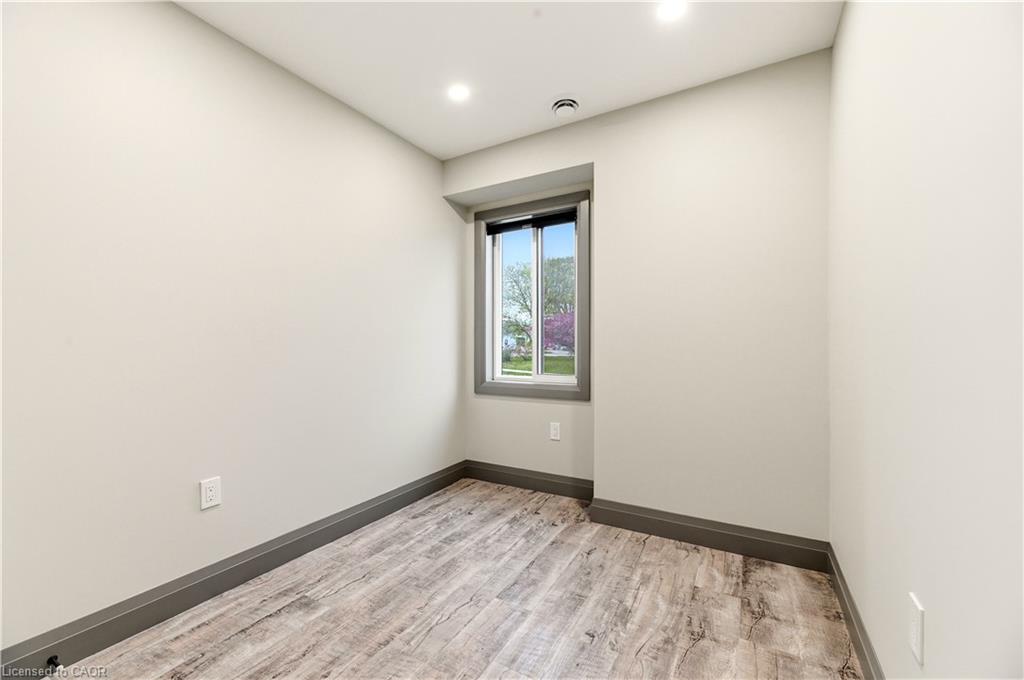 301-600 Norfolk Street Property Photo 7