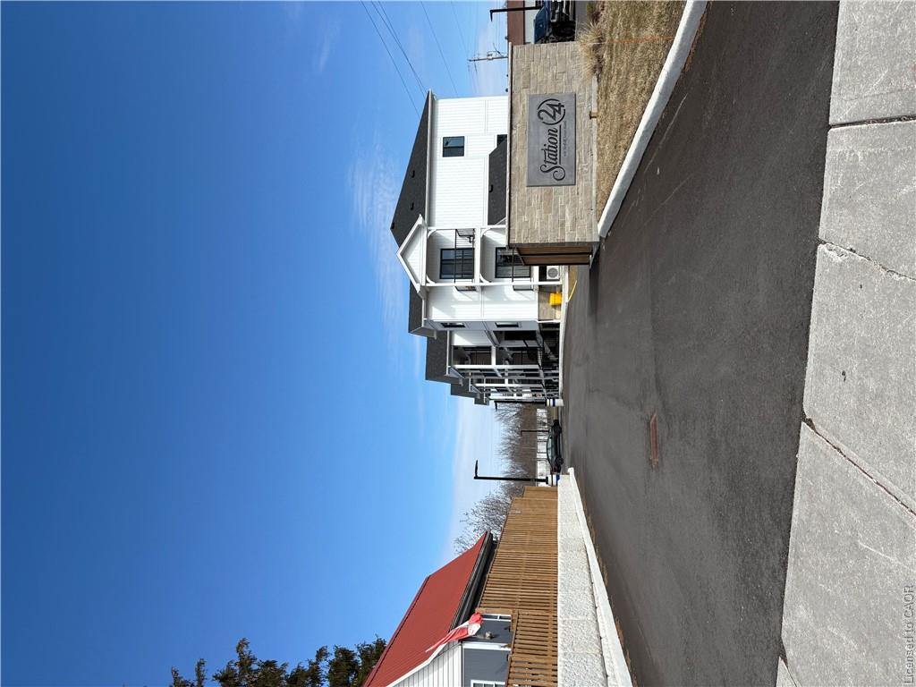 301-600 Norfolk Street Property Photo 11