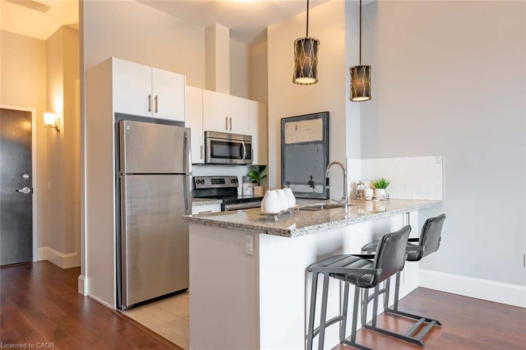 112 King Street E Property Photo 7