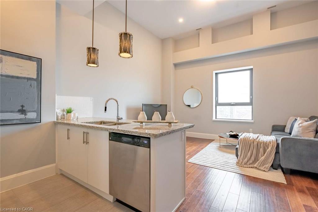 112 King Street E Property Photo 9