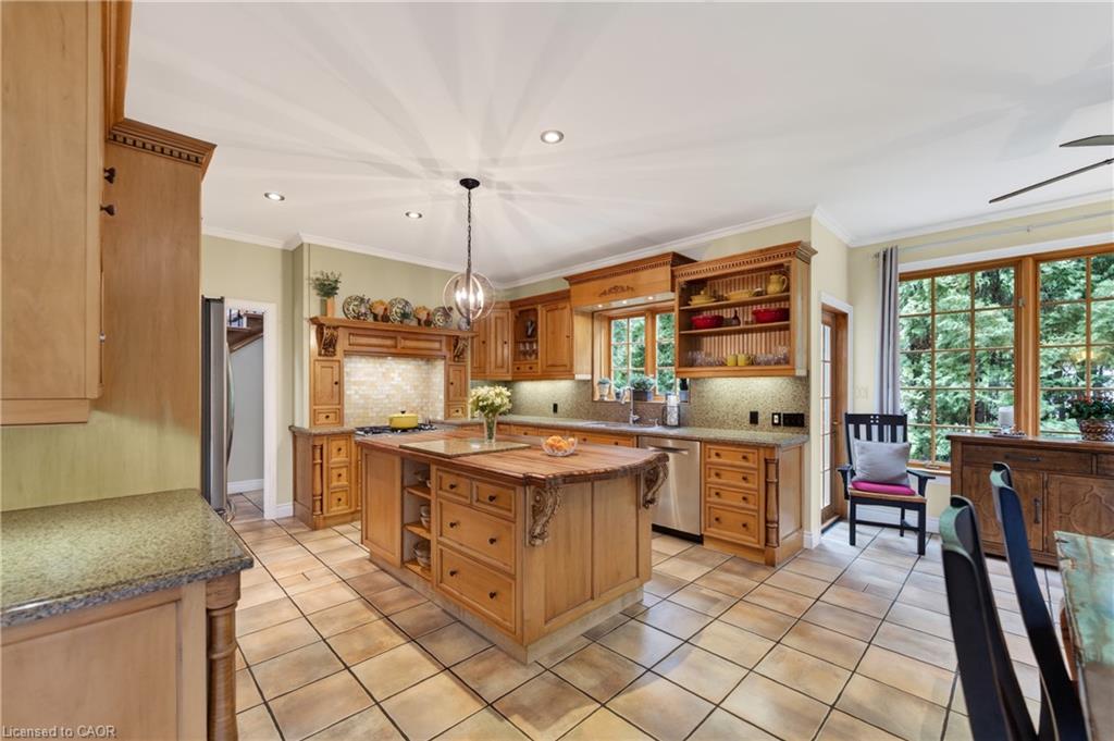 169 John Street W Property Photo 16