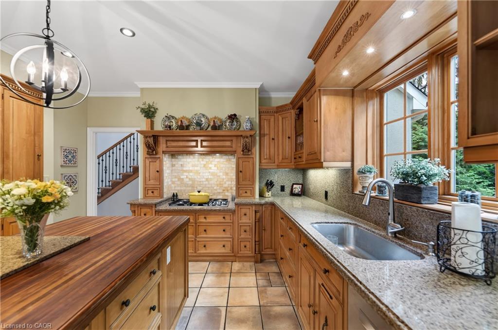 169 John Street W Property Photo 17