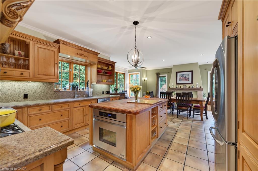 169 John Street W Property Photo 18
