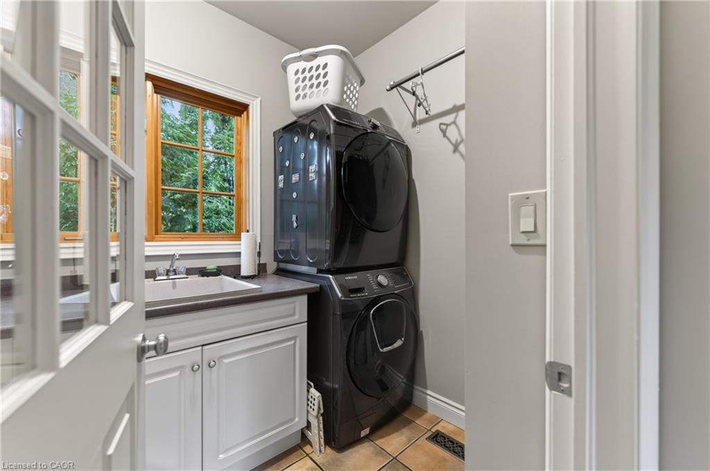 169 John Street W Property Photo 19