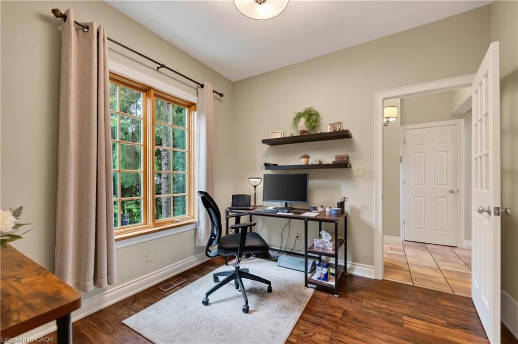 169 John Street W Property Photo 20
