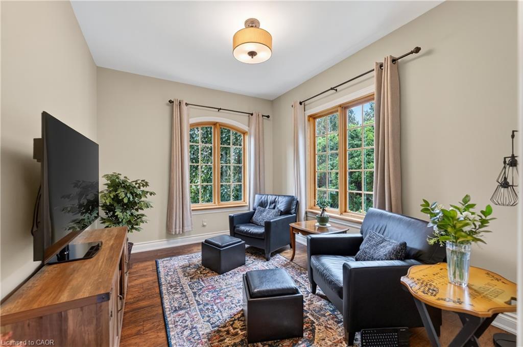 169 John Street W Property Photo 22