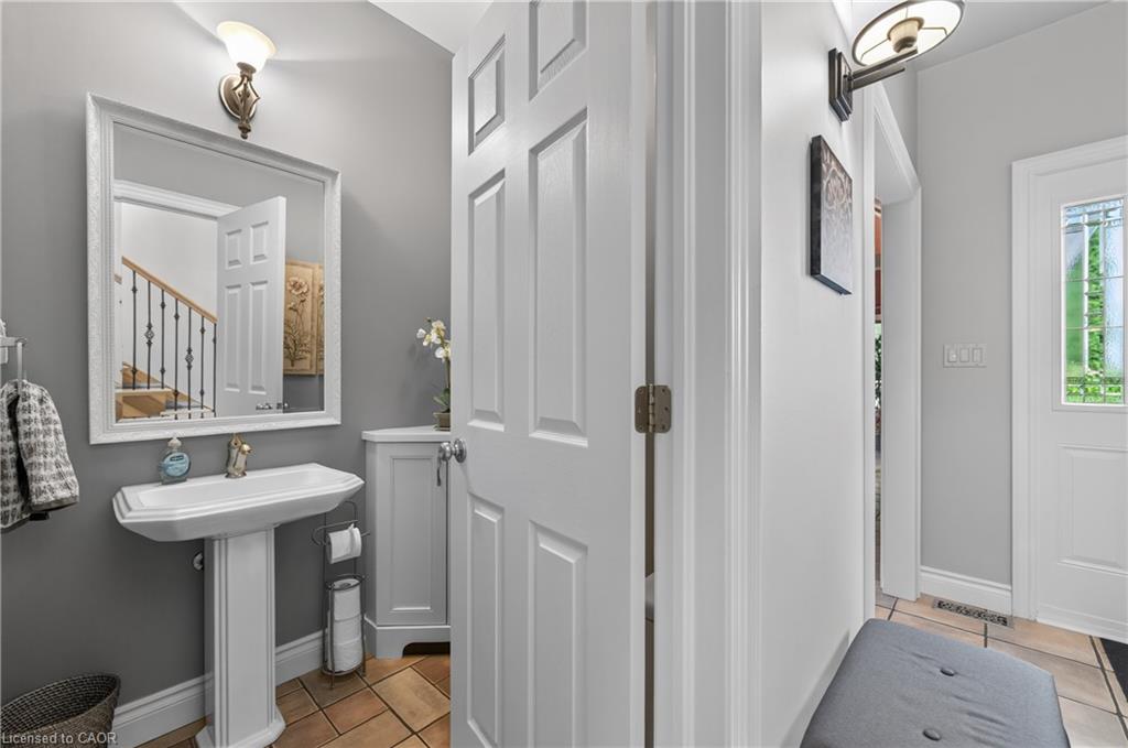 169 John Street W Property Photo 23