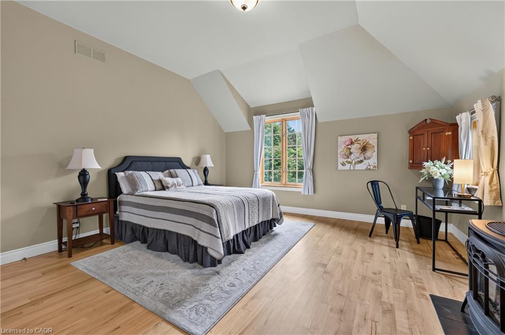169 John Street W Property Photo 27