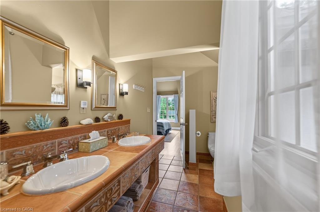 169 John Street W Property Photo 28