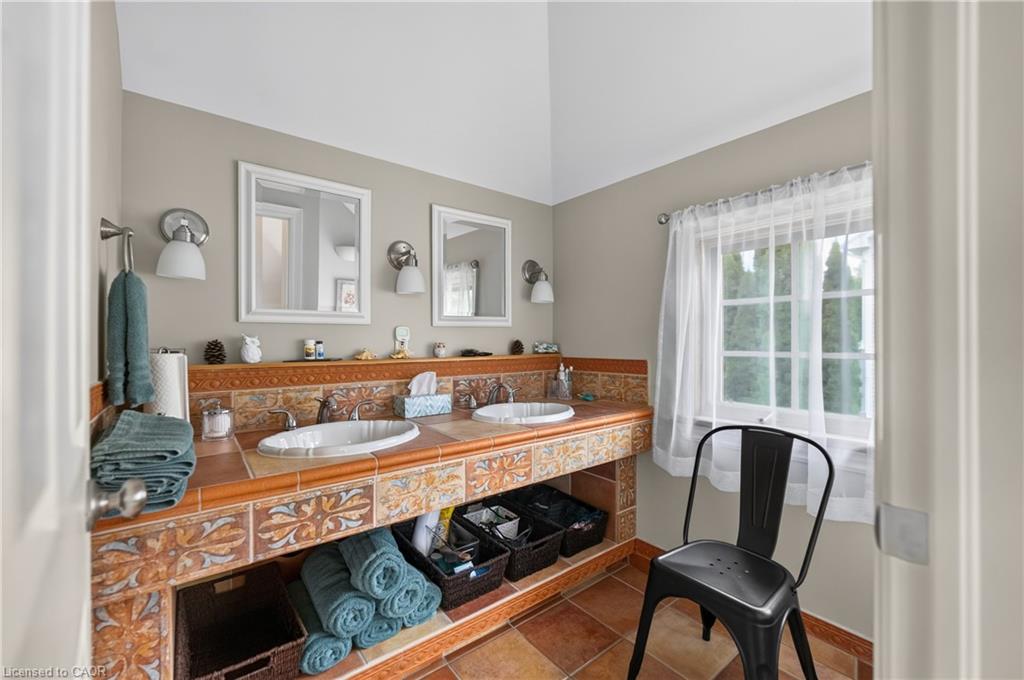 169 John Street W Property Photo 30