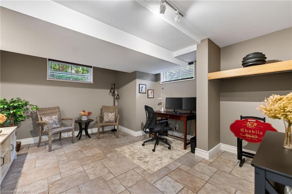 169 John Street W Property Photo 33