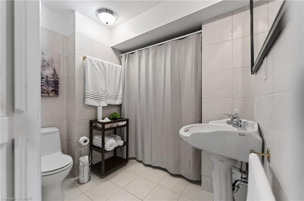 169 John Street W Property Photo 34