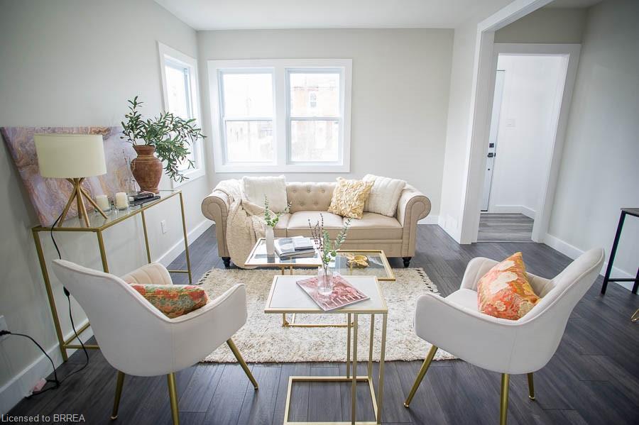 20 Park Avenue E Property Photo 4