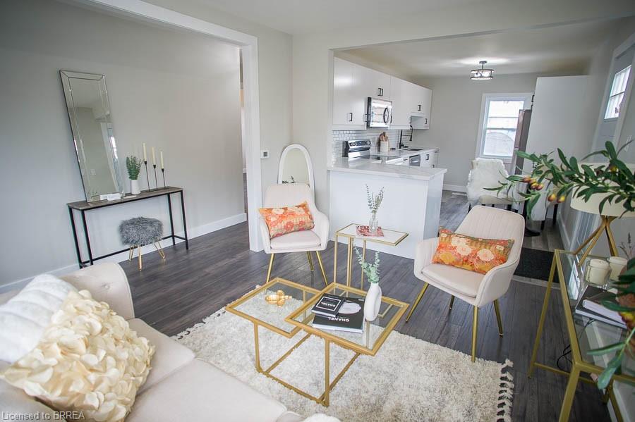 20 Park Avenue E Property Photo 6