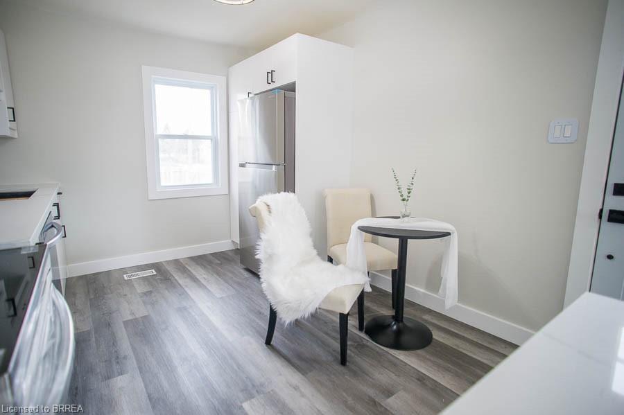 20 Park Avenue E Property Photo 8