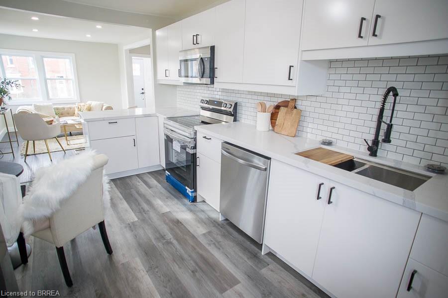 20 Park Avenue E Property Photo 9