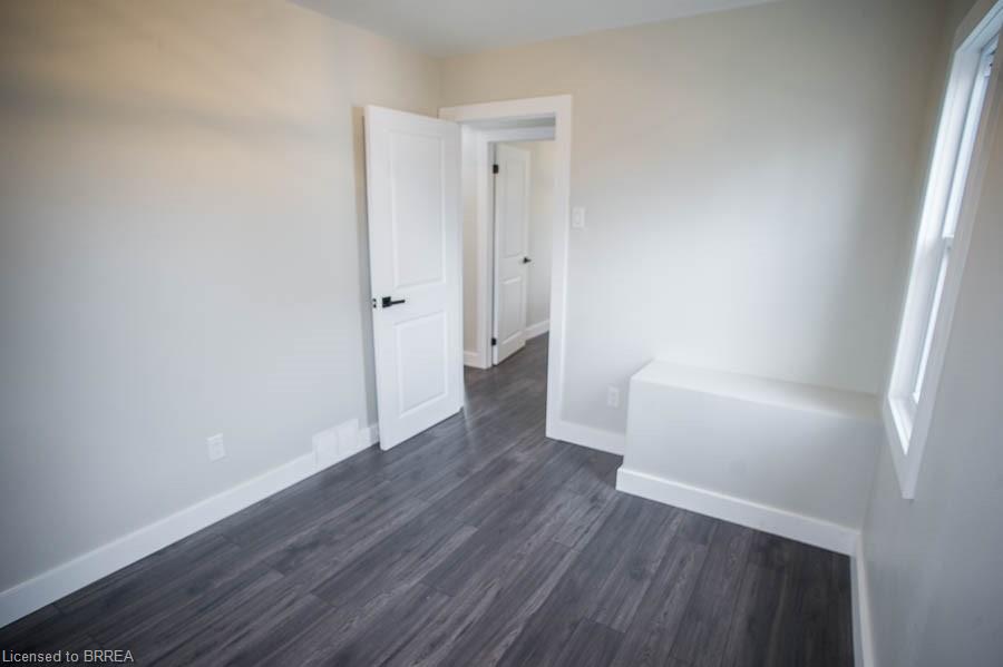 20 Park Avenue E Property Photo 13