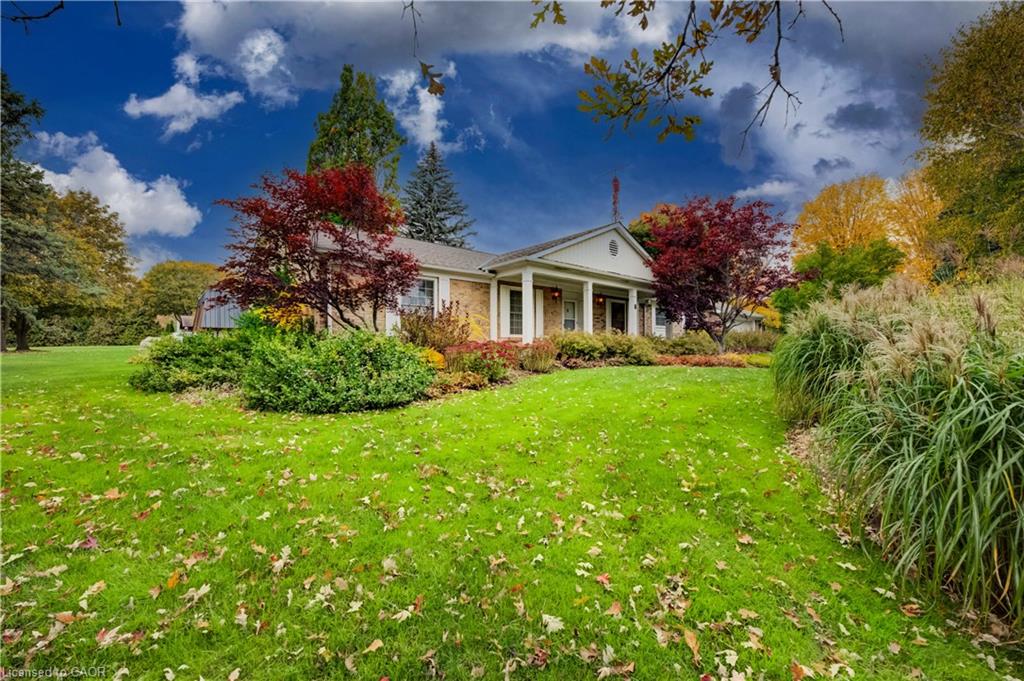 8 Granbridge Drive Property Photo 3