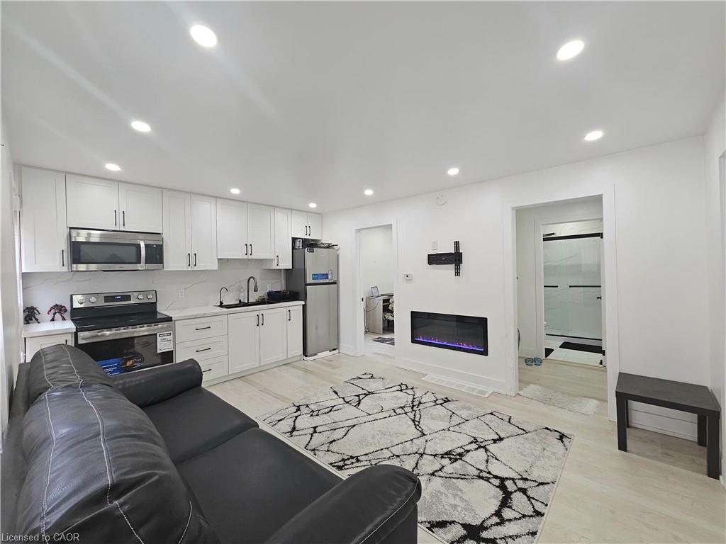 352 Weir Street N Property Photo 3