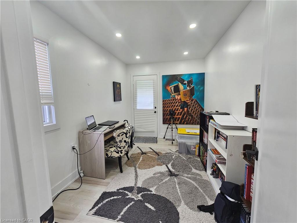 352 Weir Street N Property Photo 4
