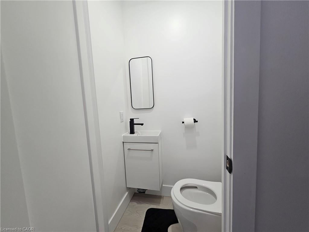 352 Weir Street N Property Photo 7