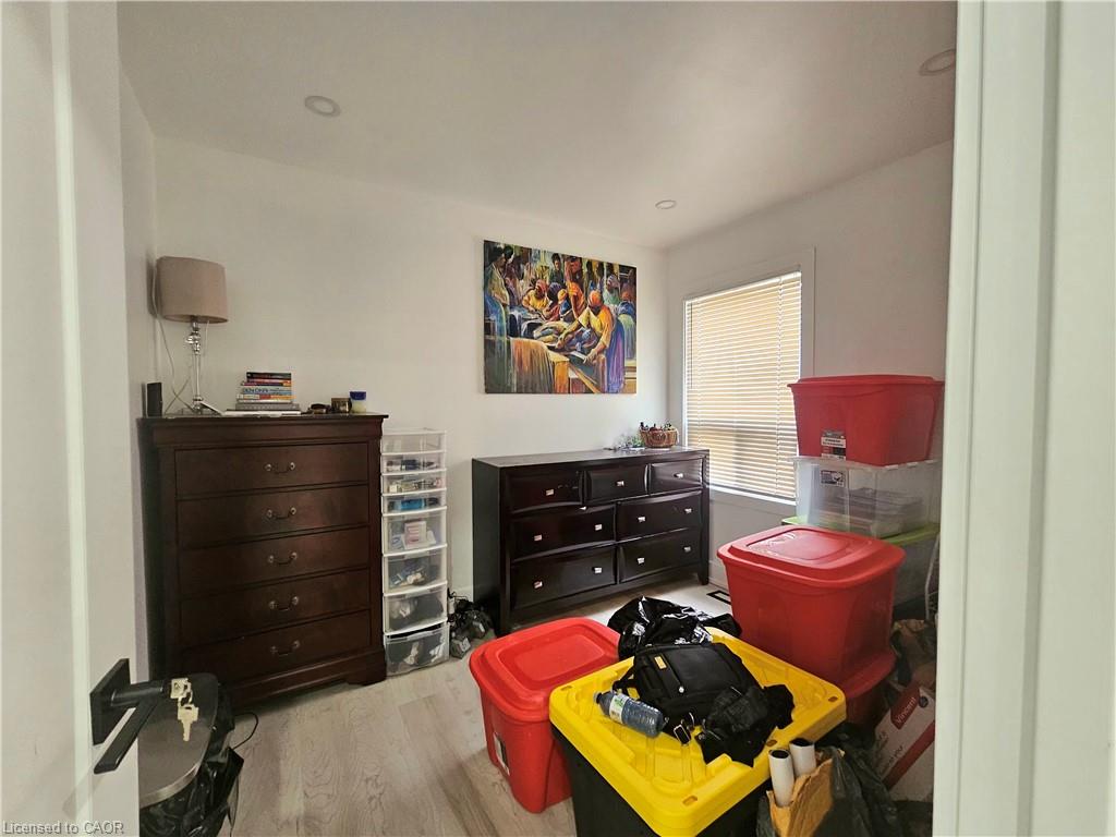 352 Weir Street N Property Photo 8