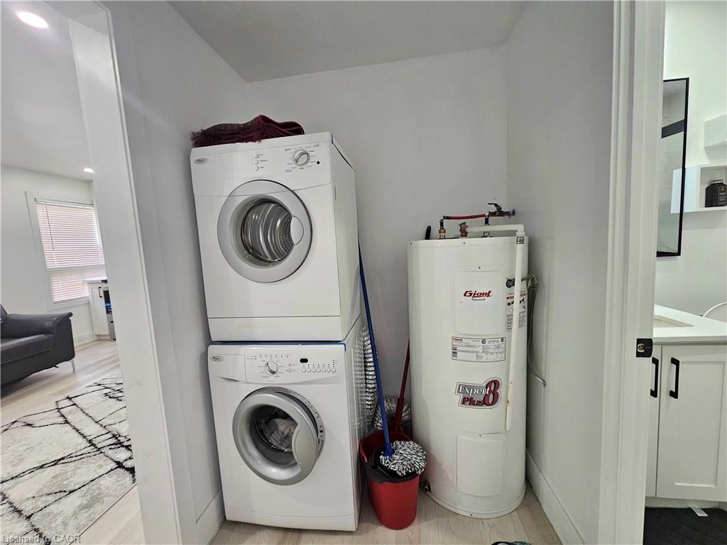 352 Weir Street N Property Photo 10
