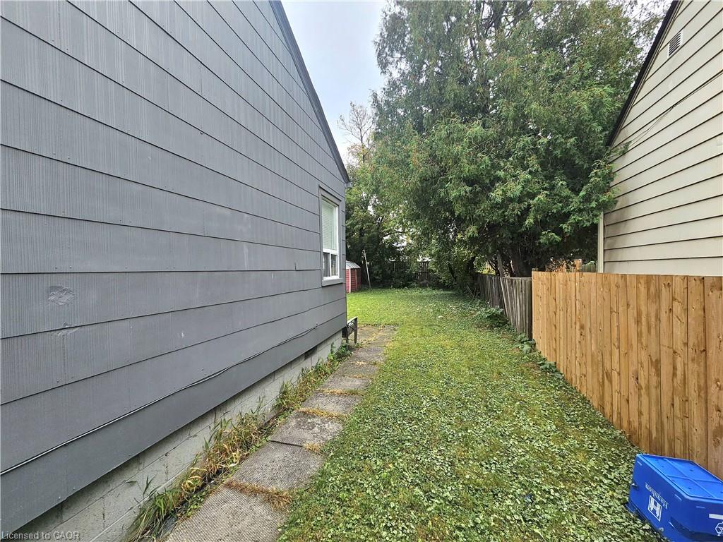 352 Weir Street N Property Photo 11