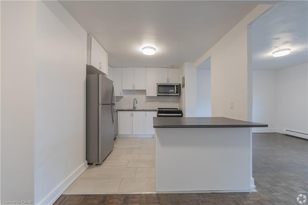 809-285 Erb Street W Property Photo 2