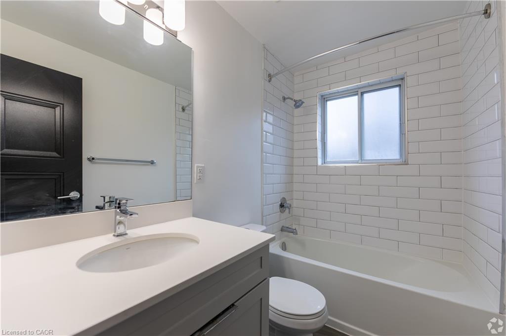 809-285 Erb Street W Property Photo 6