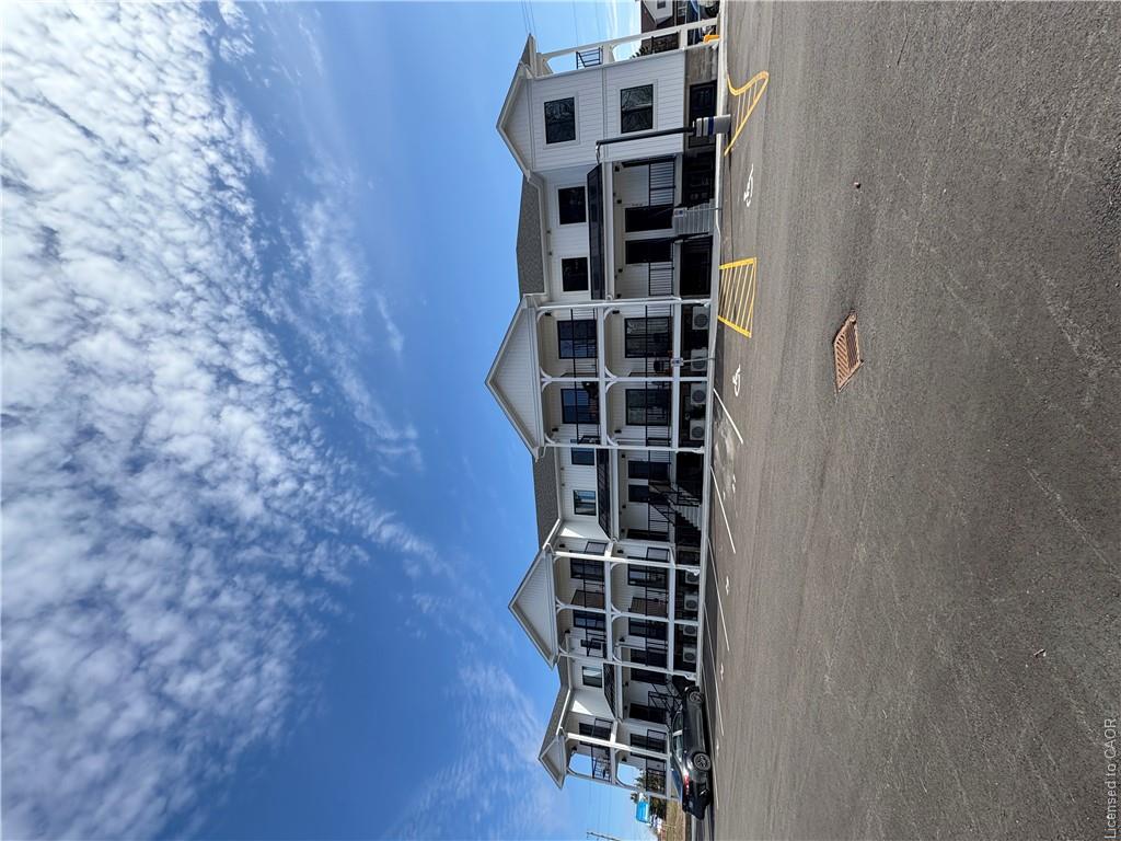 105-600 Norfolk Street Property Photo 1
