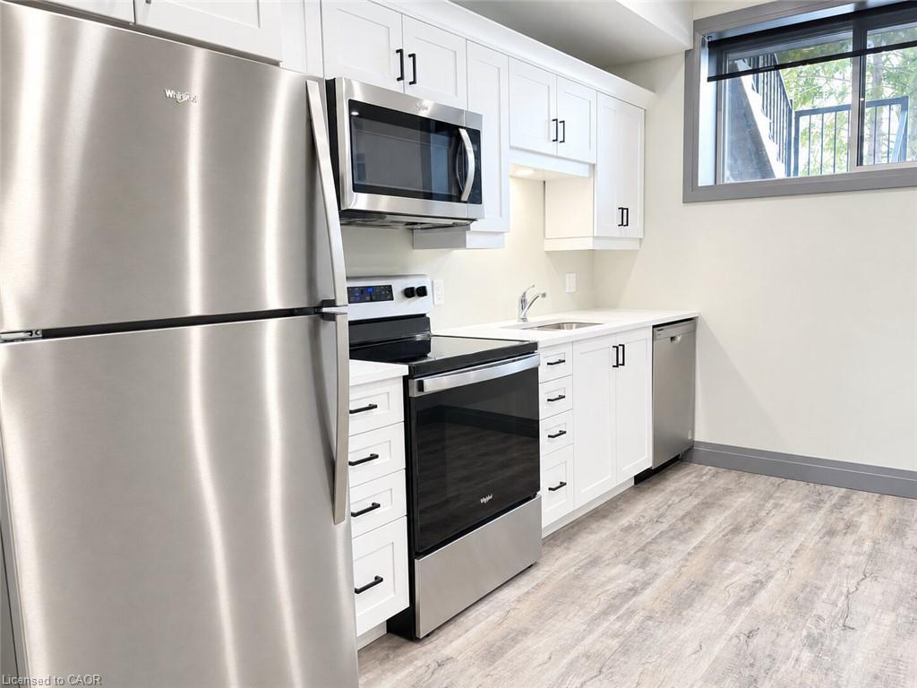 105-600 Norfolk Street Property Photo 2