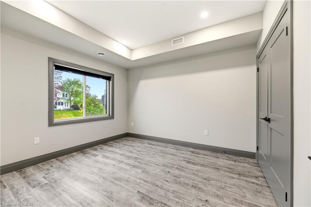 105-600 Norfolk Street Property Photo 3