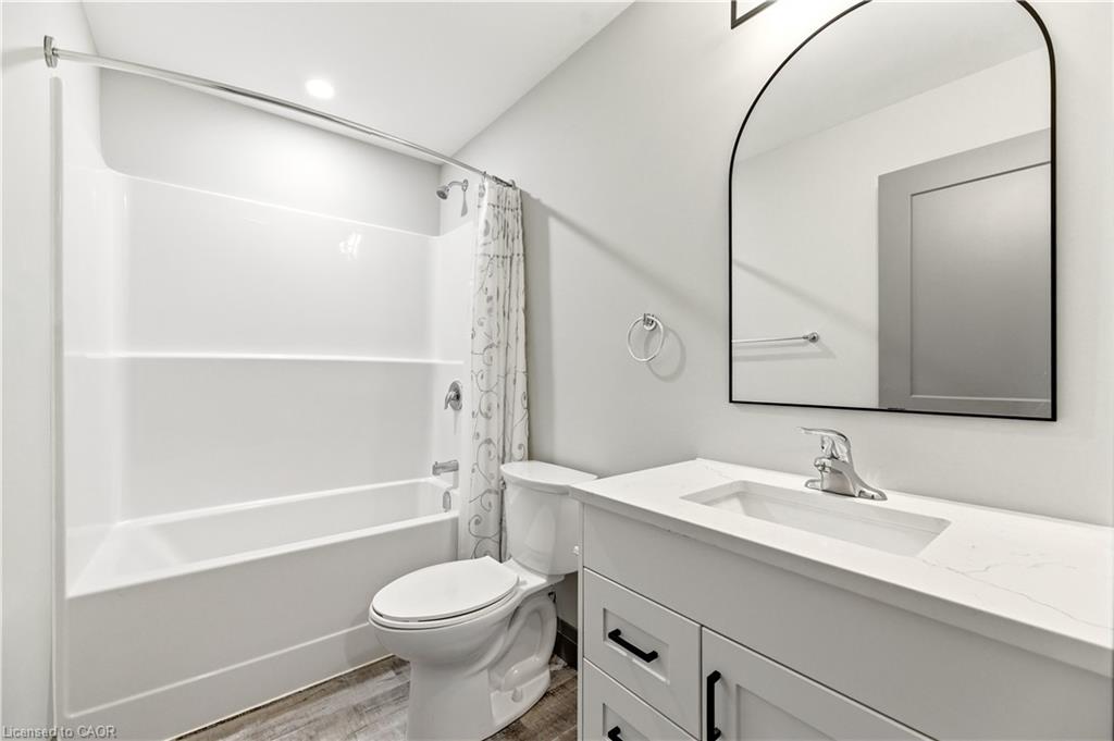 105-600 Norfolk Street Property Photo 4