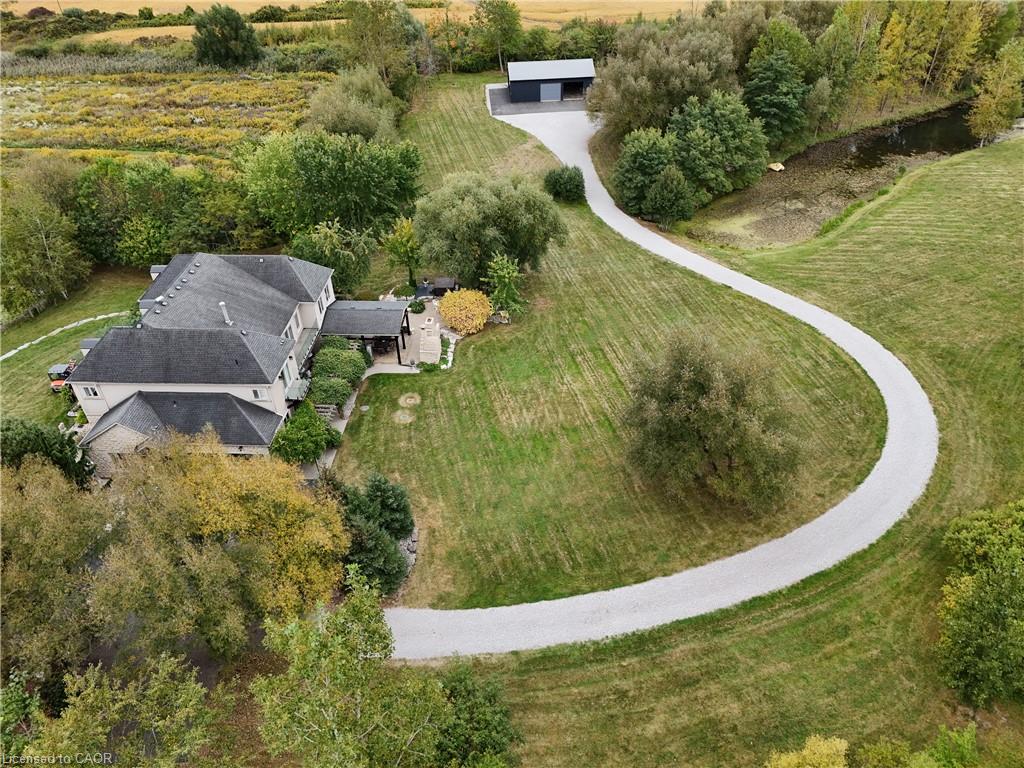 740 Fiddlers Green Road Property Photo 2