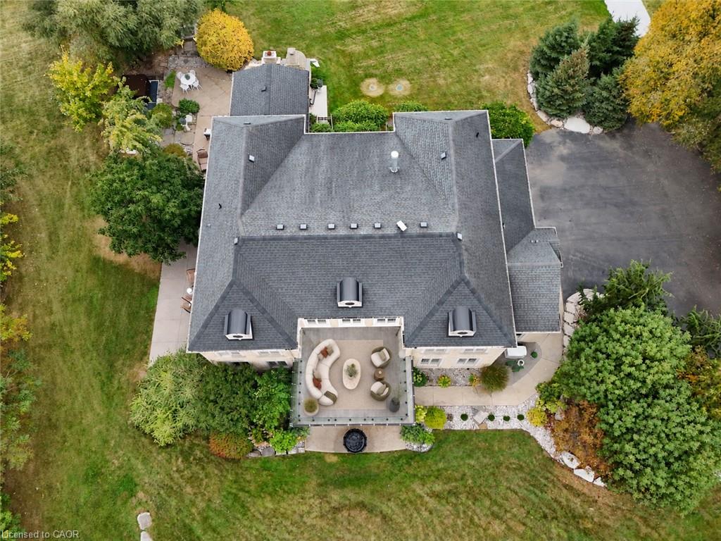 740 Fiddlers Green Road Property Photo 3