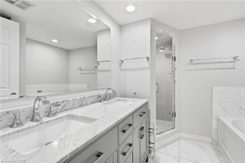 601-49 Robinson Street Property Photo 13
