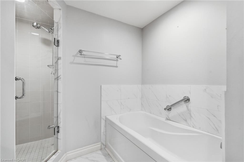 601-49 Robinson Street Property Photo 14